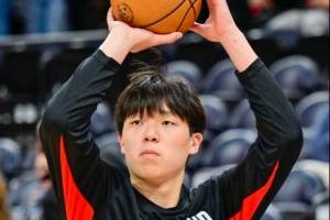 斯普利特:杨瀚森上场感受强度是好事 他的传球等天赋未全部兑现