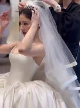 绝美!堂安律老婆穿上婚纱宛若仙子,真是亚洲球星太太天花板😍